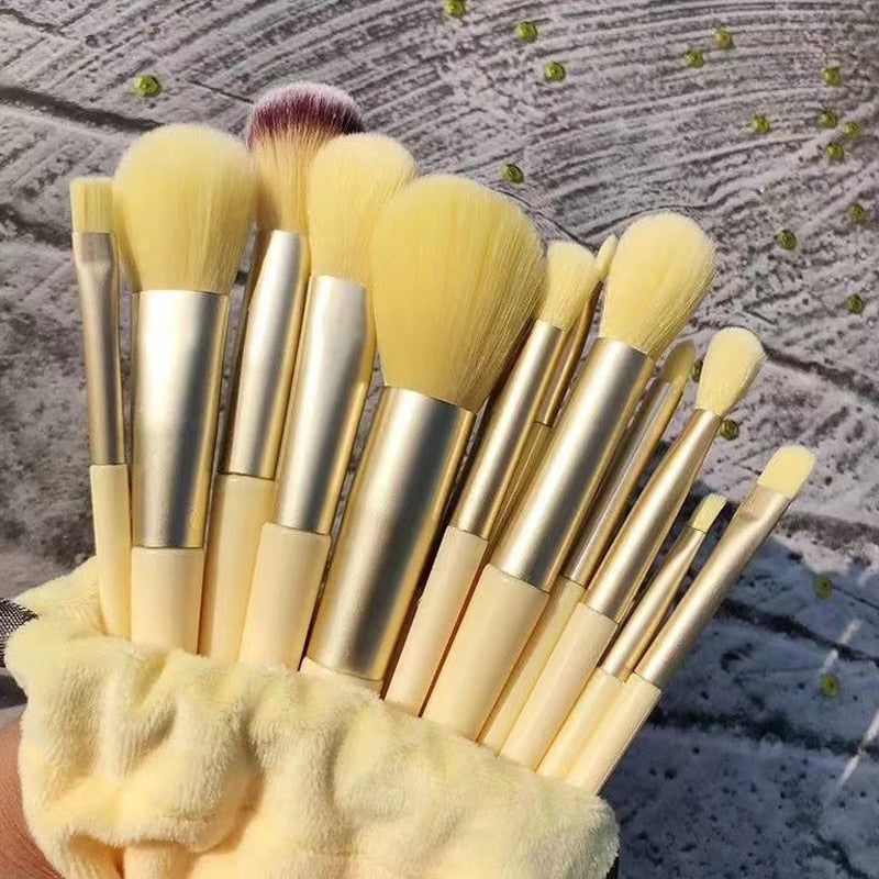 13 Brochas de Maquillaje. Suaves y Esponjosas.